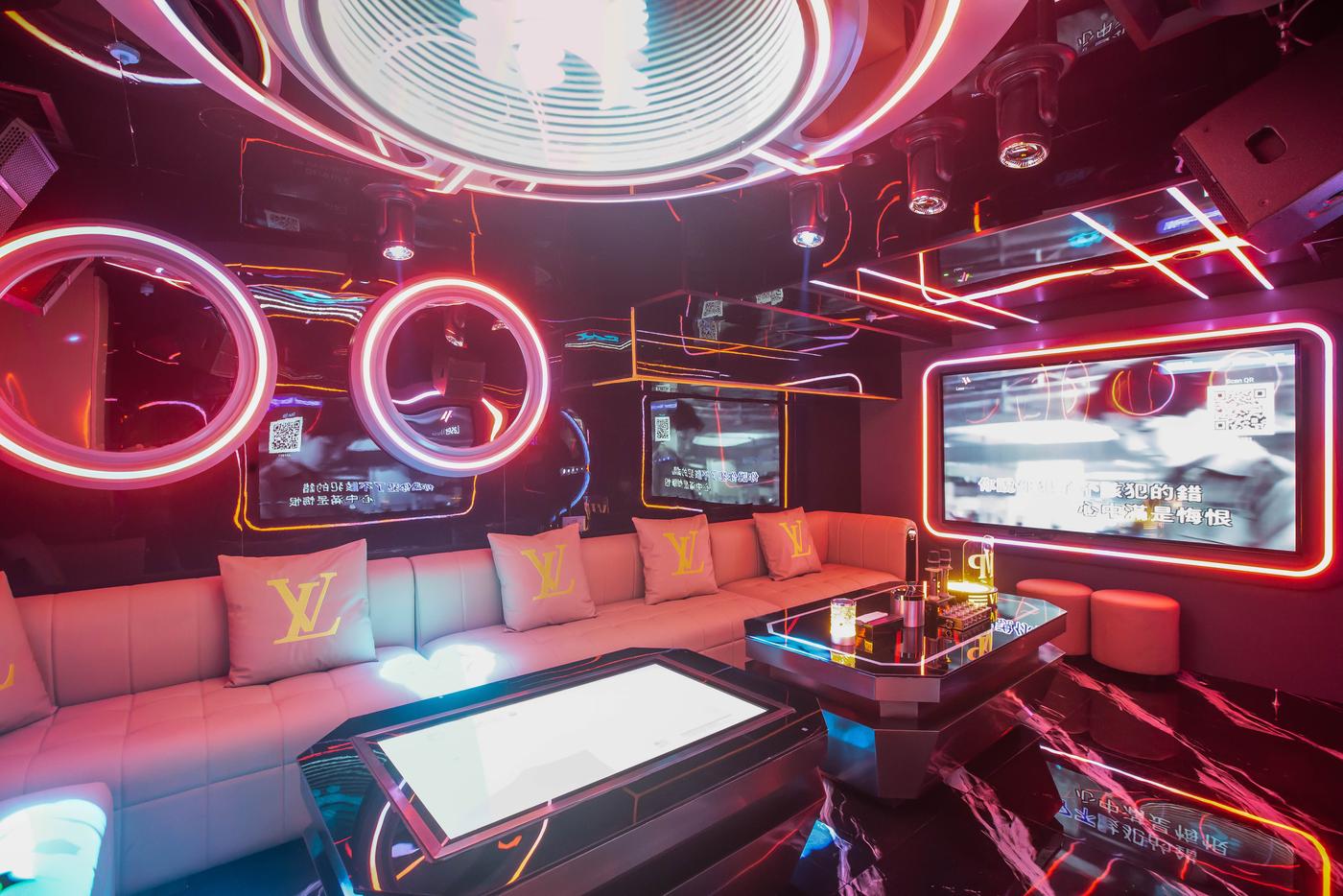 Red VIP